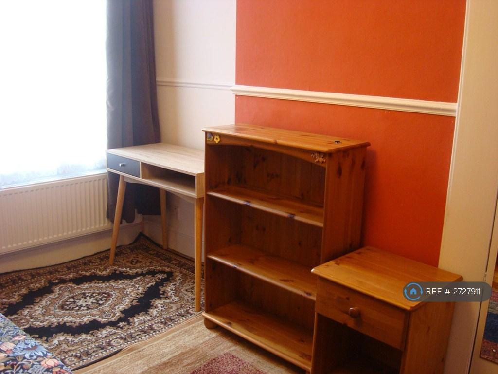 Bedroom 1 Pic 2