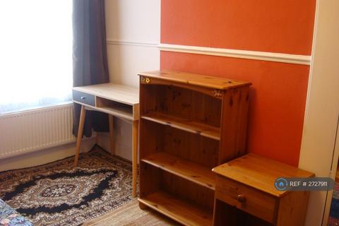 1 bedroom in a house share to rent, Gladstone Avenue, London, N22