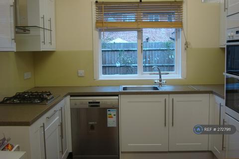 1 bedroom in a house share to rent, Gladstone Avenue, London, N22