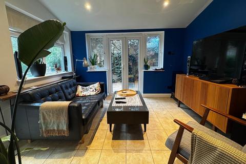 2 bedroom flat to rent, Thorney Hedge Road, Chiswick, W4