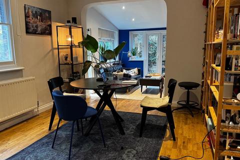 2 bedroom flat to rent, Thorney Hedge Road, Chiswick, W4