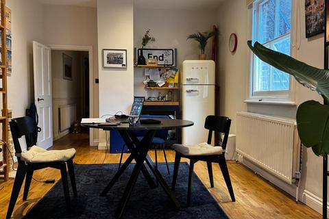 2 bedroom flat to rent, Thorney Hedge Road, Chiswick, W4