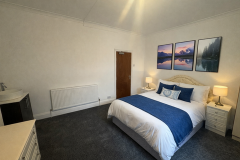 undefined, 120 Milton Walk, Room 4