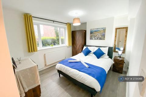 2 bedroom flat to rent, Miranda Court, Manchester, M5