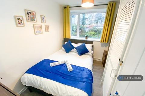 2 bedroom flat to rent, Miranda Court, Manchester, M5