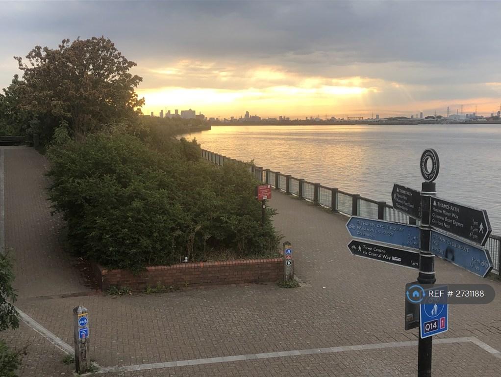 Thames Path (2 Mins Walk Away)