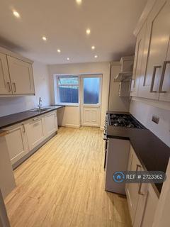 3 bedroom end of terrace house to rent, Pickwick Crescent, Rochester, ME1