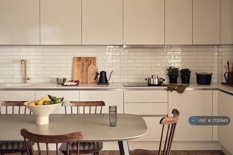1 bedroom in a flat share to rent, The Sessile, London, N17