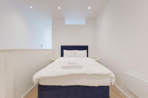 Studio to rent, Riverbank Way