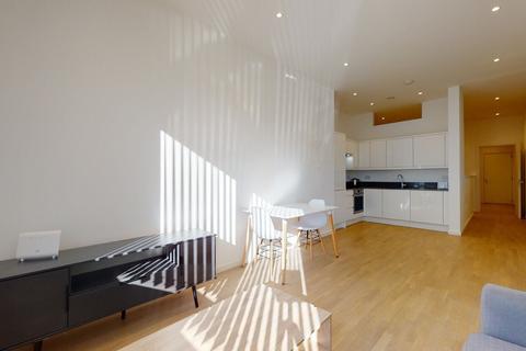 Studio to rent, Riverbank Way