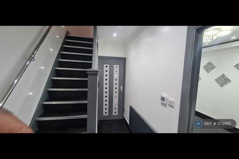 3 bedroom terraced house to rent, Walton Road, London, E12