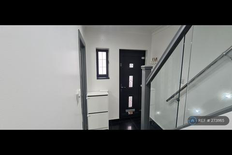 3 bedroom terraced house to rent, Walton Road, London, E12