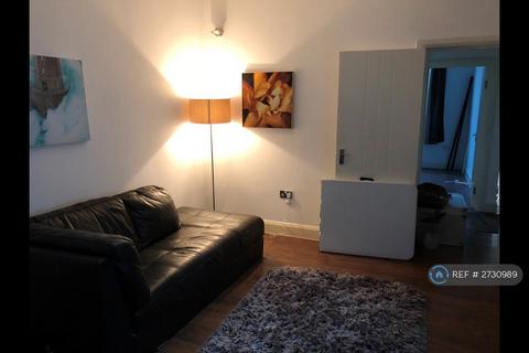 3 bedroom flat to rent, Ground Floor With Garden, London, N16
