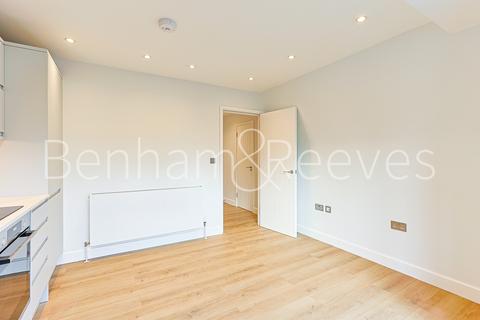 undefined, Disraeli Road, London SW15