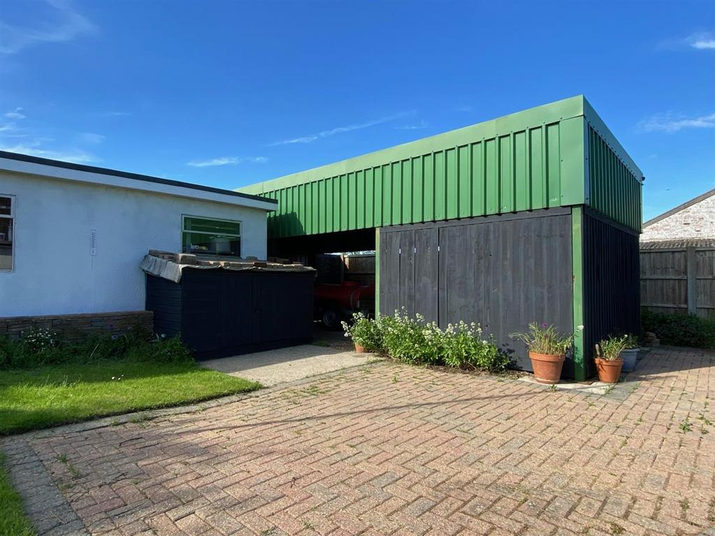 Outside building /Office/Workshop