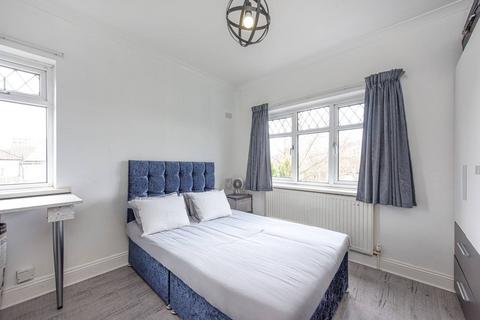 4 bedroom end of terrace house to rent, Colin Crescent, Colindale, London, NW9