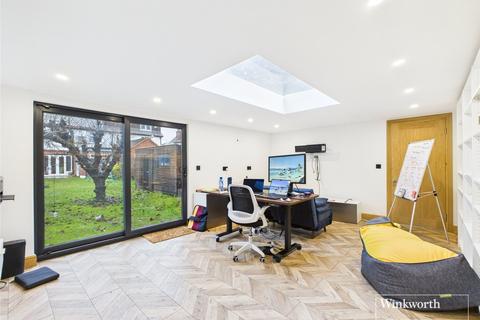 5 bedroom semi-detached house to rent, Buxton Avenue, Caversham, Reading, Berkshire, RG4