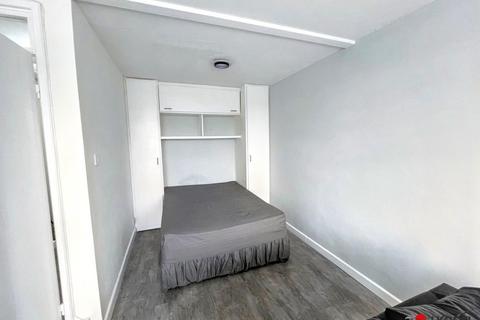 1 bedroom property to rent, Savoy Close, Birmingham B32
