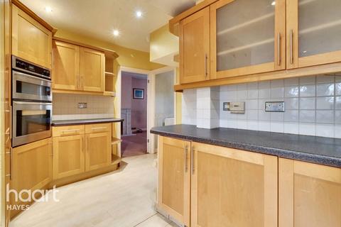 6 bedroom semi-detached house to rent, Chaucer Avenue, HAYES