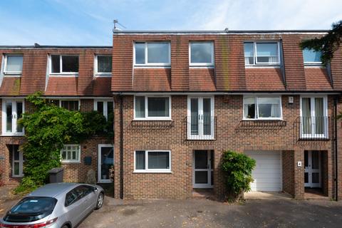 3 bedroom townhouse for sale, Yew Tree Court, Littlebourne