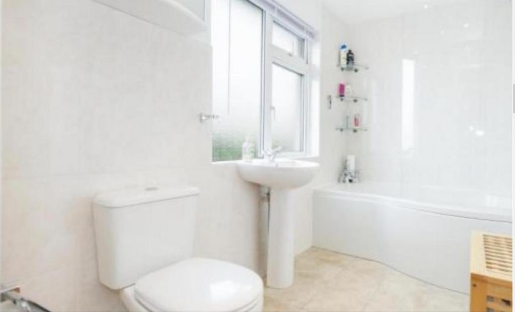A bright and clean bathroom featuring a relaxin...