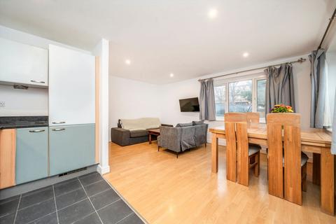 2 bedroom flat for sale, Morton Close, London E1