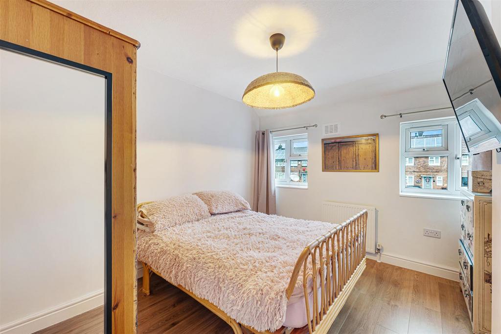 118 Coronation Drive bedroom 2 2.jpg