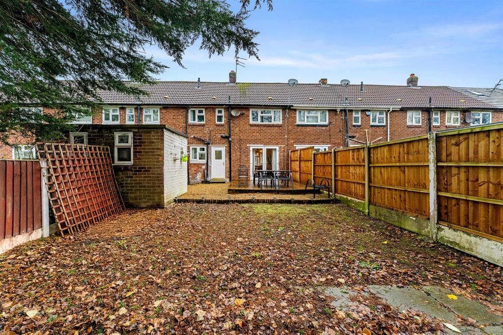 118 Coronation Drive garden 2.jpg