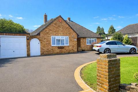2 bedroom detached bungalow for sale, Crossmead Avenue, New Milton, Hampshire. BH25 6NF