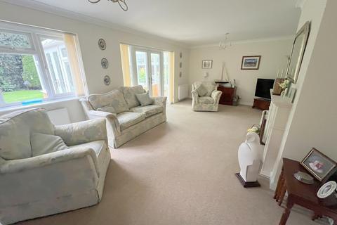 2 bedroom detached bungalow for sale, Crossmead Avenue, New Milton, Hampshire. BH25 6NF