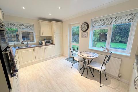 2 bedroom detached bungalow for sale, Crossmead Avenue, New Milton, Hampshire. BH25 6NF