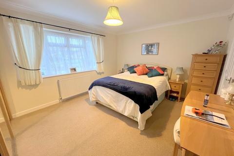 2 bedroom detached bungalow for sale, Crossmead Avenue, New Milton, Hampshire. BH25 6NF