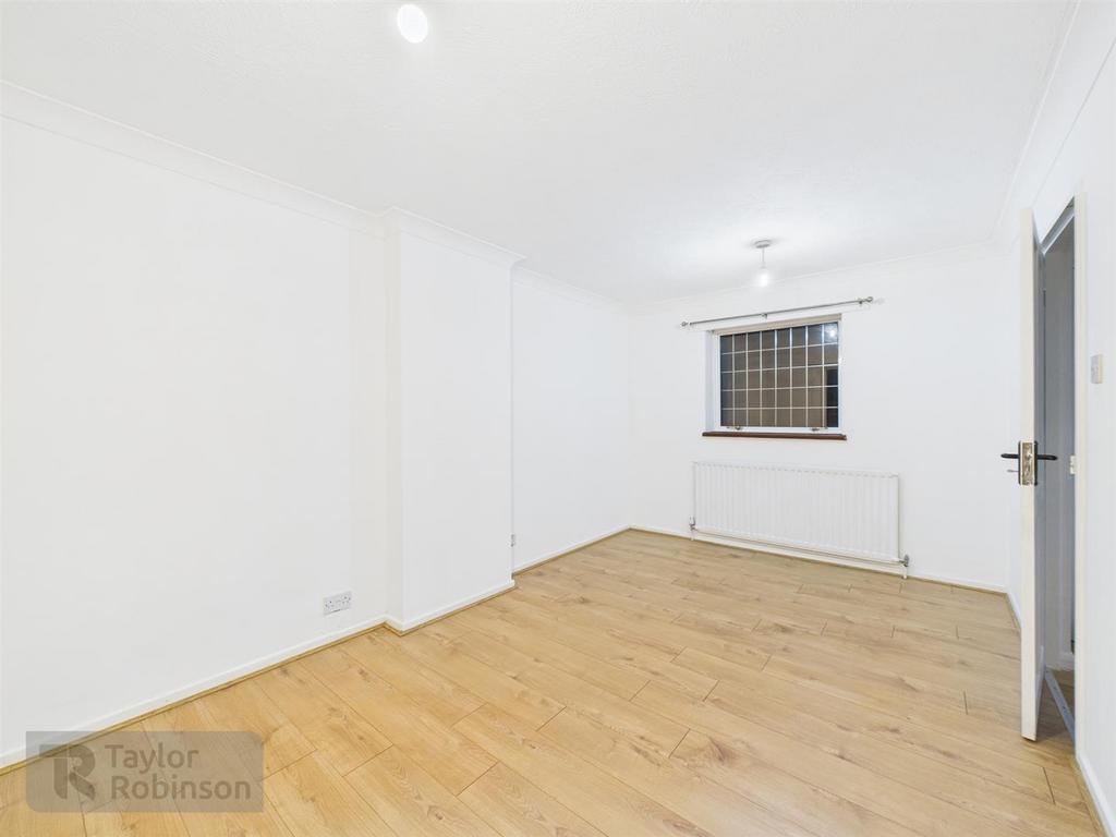 CAM02600 G0-PR0612-STILL002.jpg