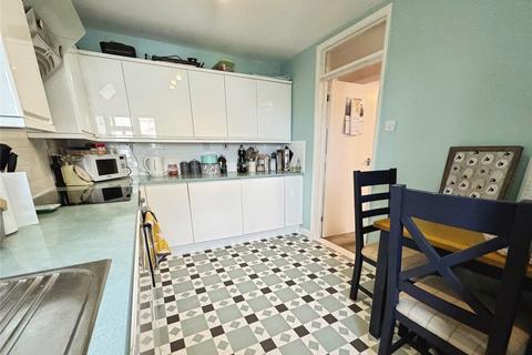 2 bedroom apartment for sale, Marine Parade East, Clacton-on-Sea, Essex