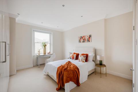 3 bedroom flat for sale, Belsize Square, Belsize Park, London, NW3
