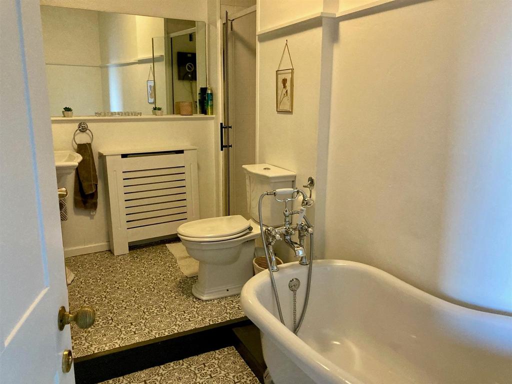 Family Bathroom.jpg