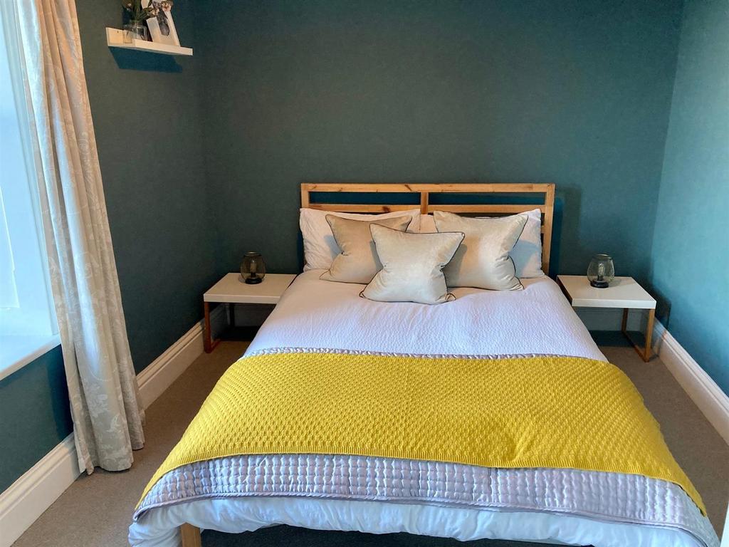 Bed 3.jpg