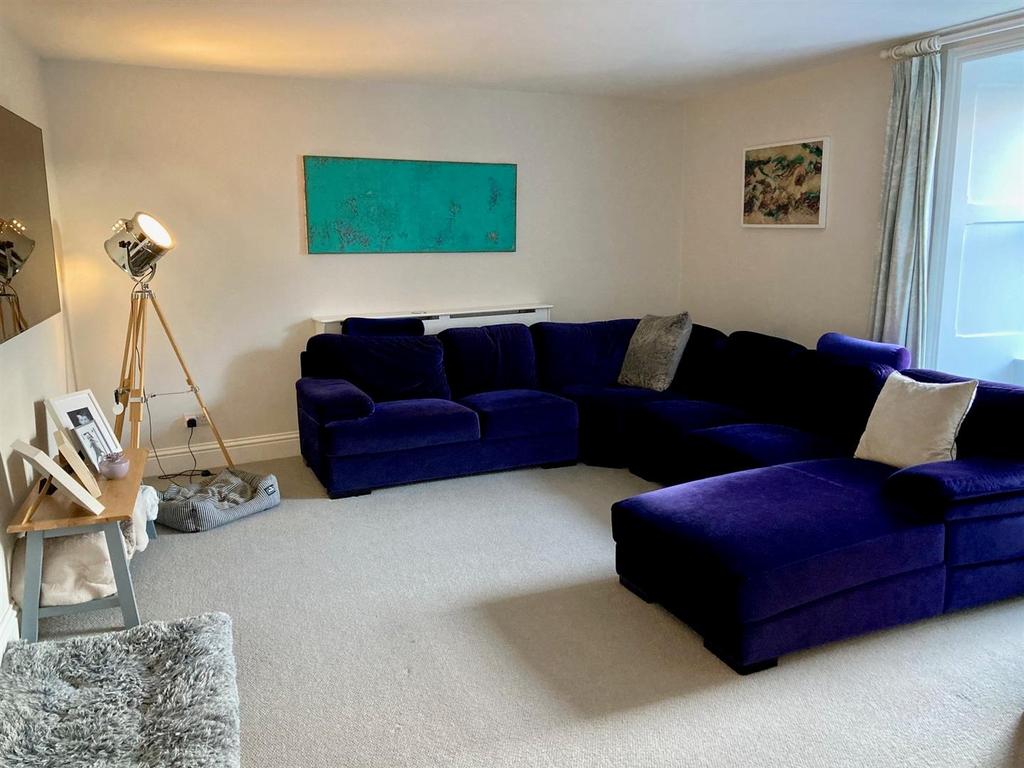 Lounge Area 2.jpg