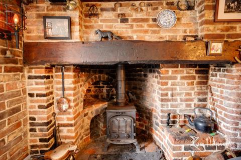 2 bedroom cottage for sale, Hullbridge