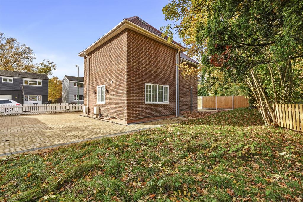 Acme House, Wooburn Moor, HP10 0 NH-13.jpg