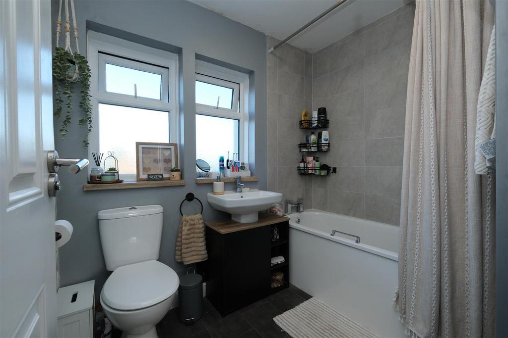32grangebath.JPG