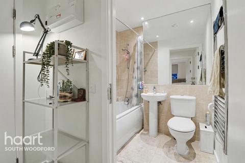 2 bedroom flat for sale, Eaton Court, South Woodford