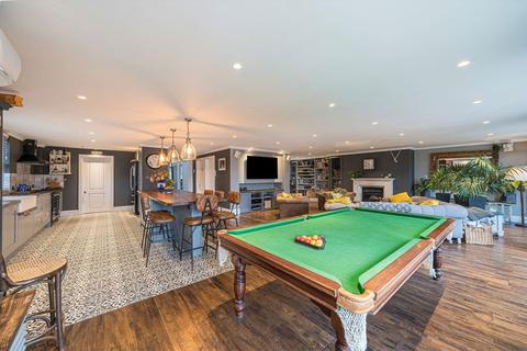 3 bedroom detached house to rent, River Bank, Thames Ditton KT7