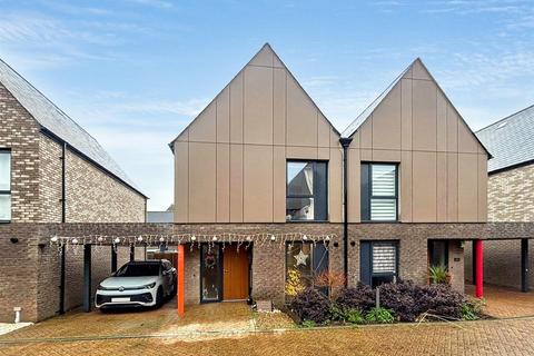 4 bedroom semi-detached house for sale, Tambora Square, Eastbourne