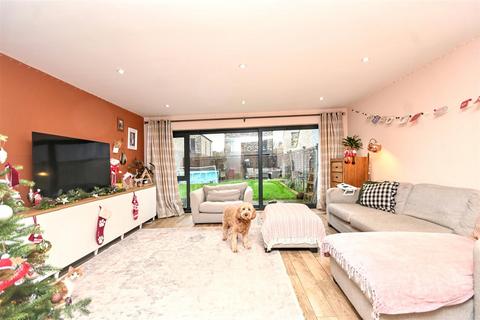 4 bedroom semi-detached house for sale, Tambora Square, Eastbourne