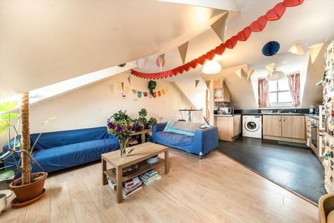 3 bedroom flat to rent, Gaisford Street, London NW5