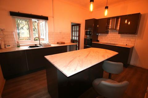 3 bedroom terraced house to rent, Isherwood Street, Ewood, Blackburn