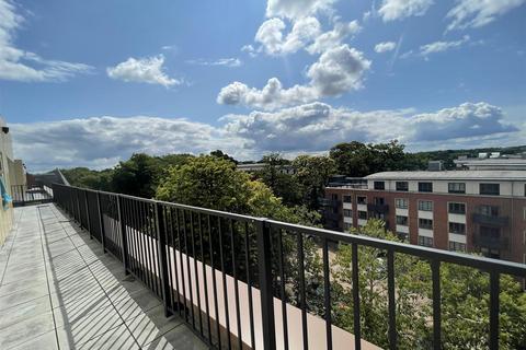 undefined, Farnborough Road, Hampshire GU14