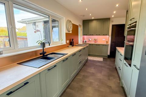 3 bedroom detached bungalow for sale, Avenue Road, Newton Abbot TQ13