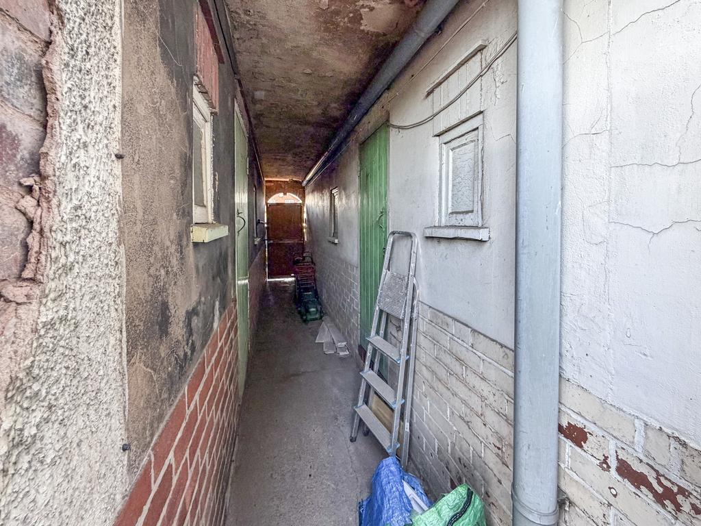 Side alley